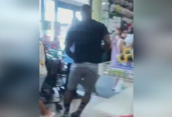 女子尿尿视频,真实尿尿视频引发热议